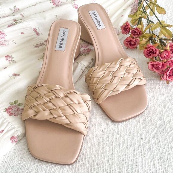 Steve Madden Shoes - Steve Madden nude sandals.